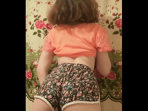 ❤️ Sexi mladá kočka si vyzlieka šortky pred kamerou ❤ Krásne porno na nás ❌️
