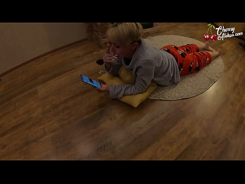❤️ Šialená blondínka fajčí obrovský penis a skáče na ňom - análny sex ❤ Krásne porno na nás ❌️