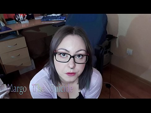 ❤️ Sexy dievča s okuliarmi hlboko fajčí vibrátor na kameru ❤ Krásne porno na nás ❌️