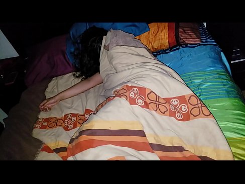 ❤️ Nevlastný syn nadáva svojej mladej nevlastnej matke, zatiaľ čo ona spí. ❤ Krásne porno na nás ❌️
