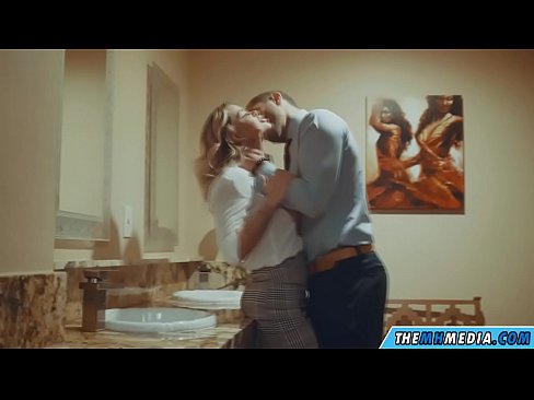 ❤️ Keď vás prsnatá blondínka zvádza na verejných toaletách ❤ Krásne porno na nás ❌️